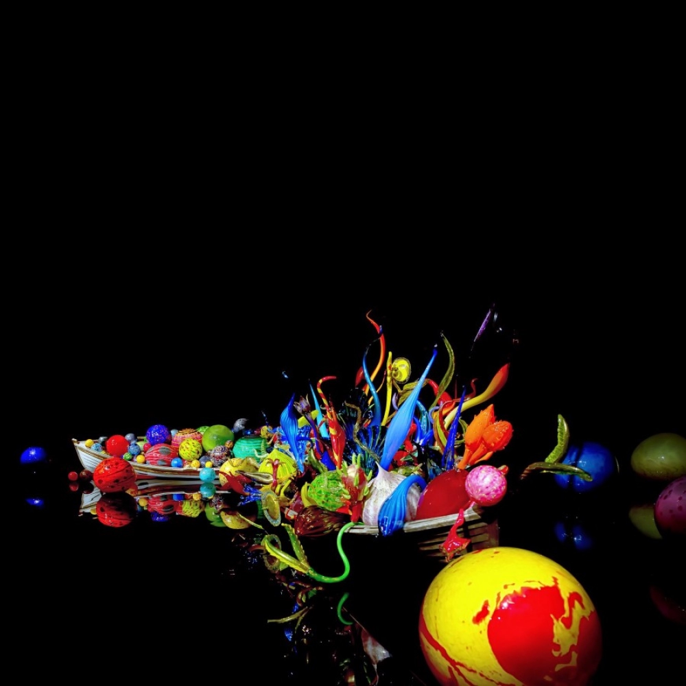 Colorful Shells on the Boat Mobile Case Cover - Image 2