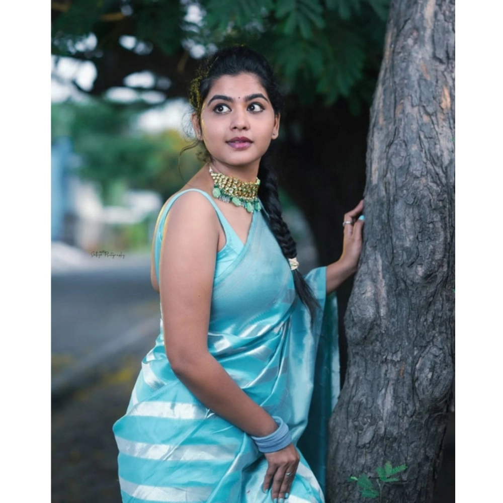 Women's Banarasi Silk Woven Saree With Unstitched Blouse 5.5Mtr (Sky Blue) - Image 3