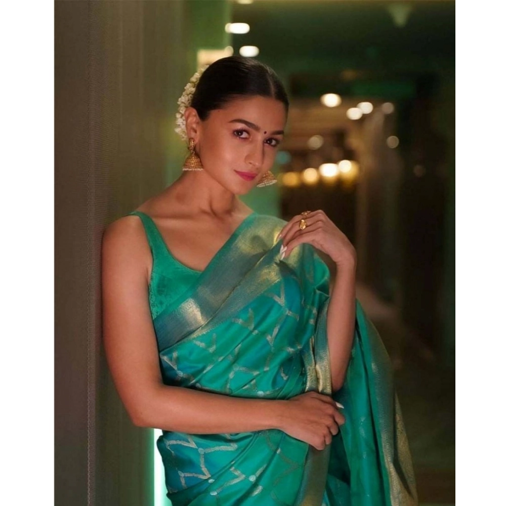 Women's Soft Litchi Silk Jacquard Work Saree With Unstitched Blouse 5.5Mtr (Sky Blue) - Image 4