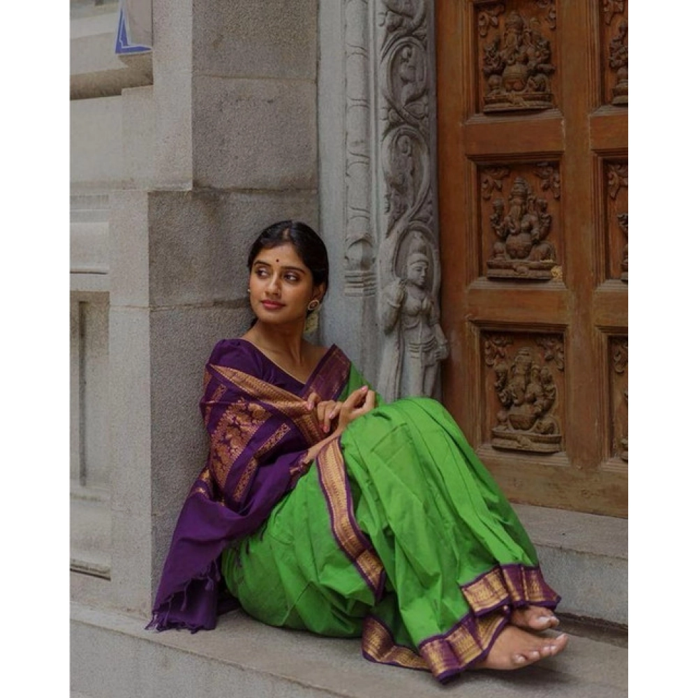 Women's Soft Litchi Silk Jacquard Work Saree With Unstitched Blouse 5.5Mtr (Dark Green) - Image 2