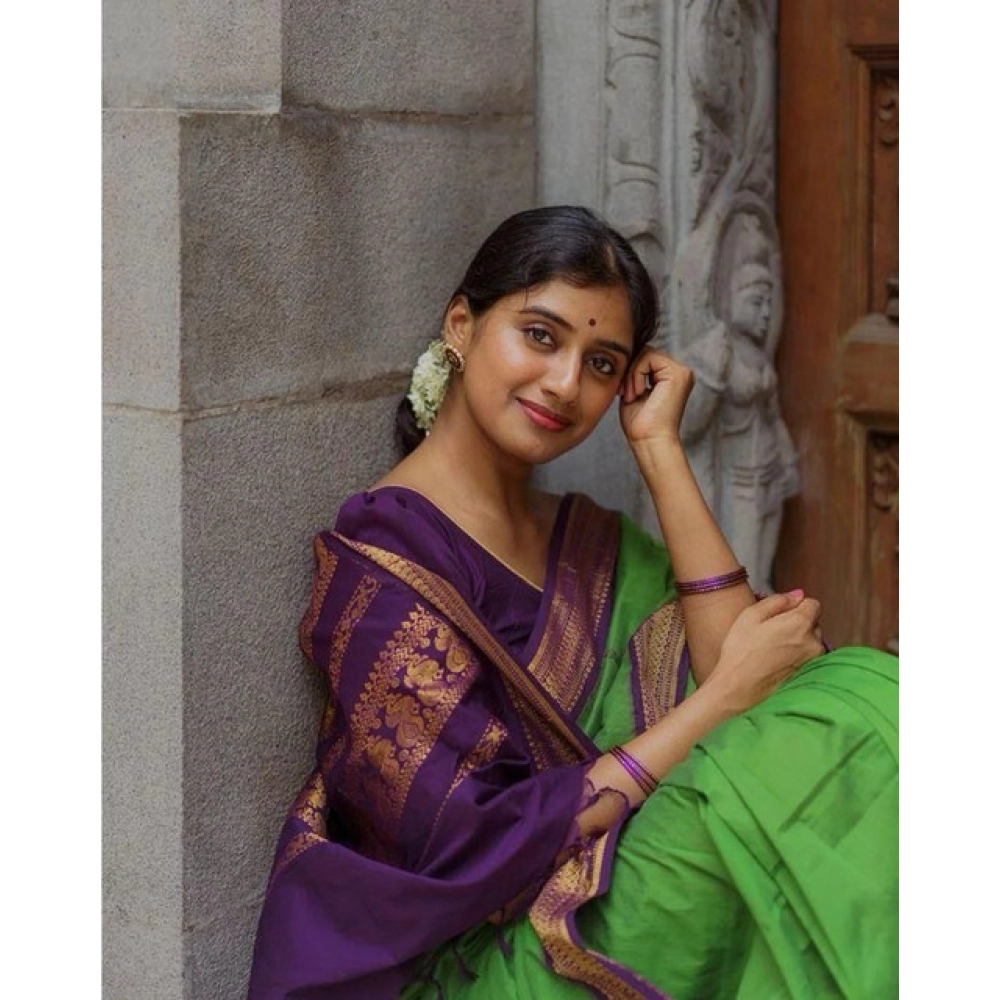 Women's Soft Litchi Silk Jacquard Work Saree With Unstitched Blouse 5.5Mtr (Dark Green) - Image 3