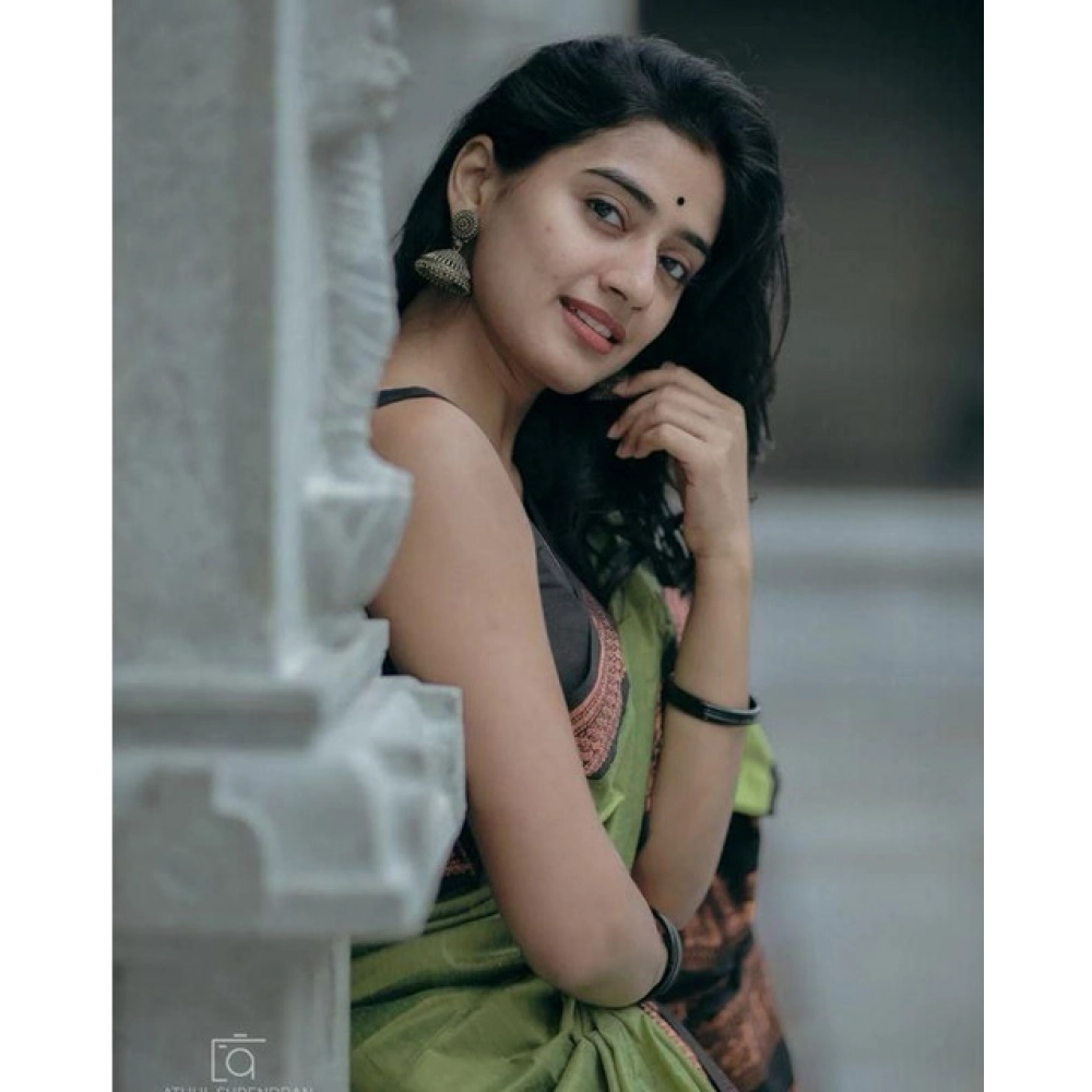 Women's Soft Litchi Silk Jacquard Work Saree With Unstitched Blouse 5.5Mtr (Light Green) - Image 3